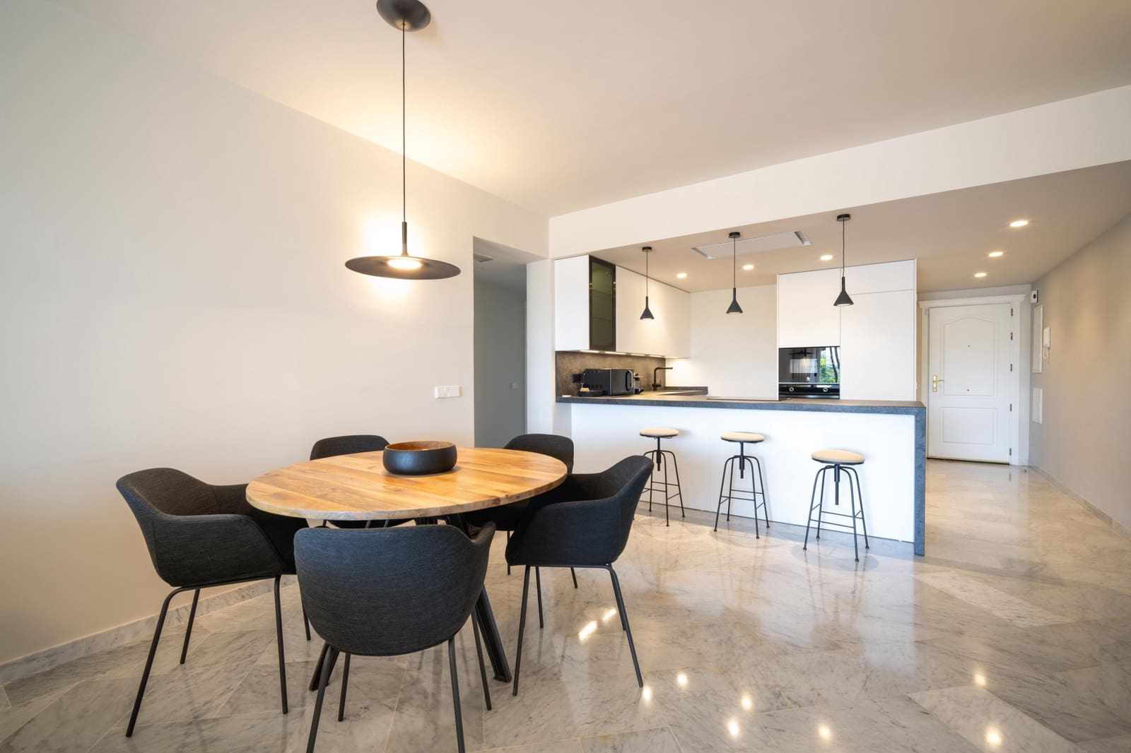 2 slaapkamer Appartement te koop in Marbella met zwembad garage - € 2.600.000 (Ref: 9747744)