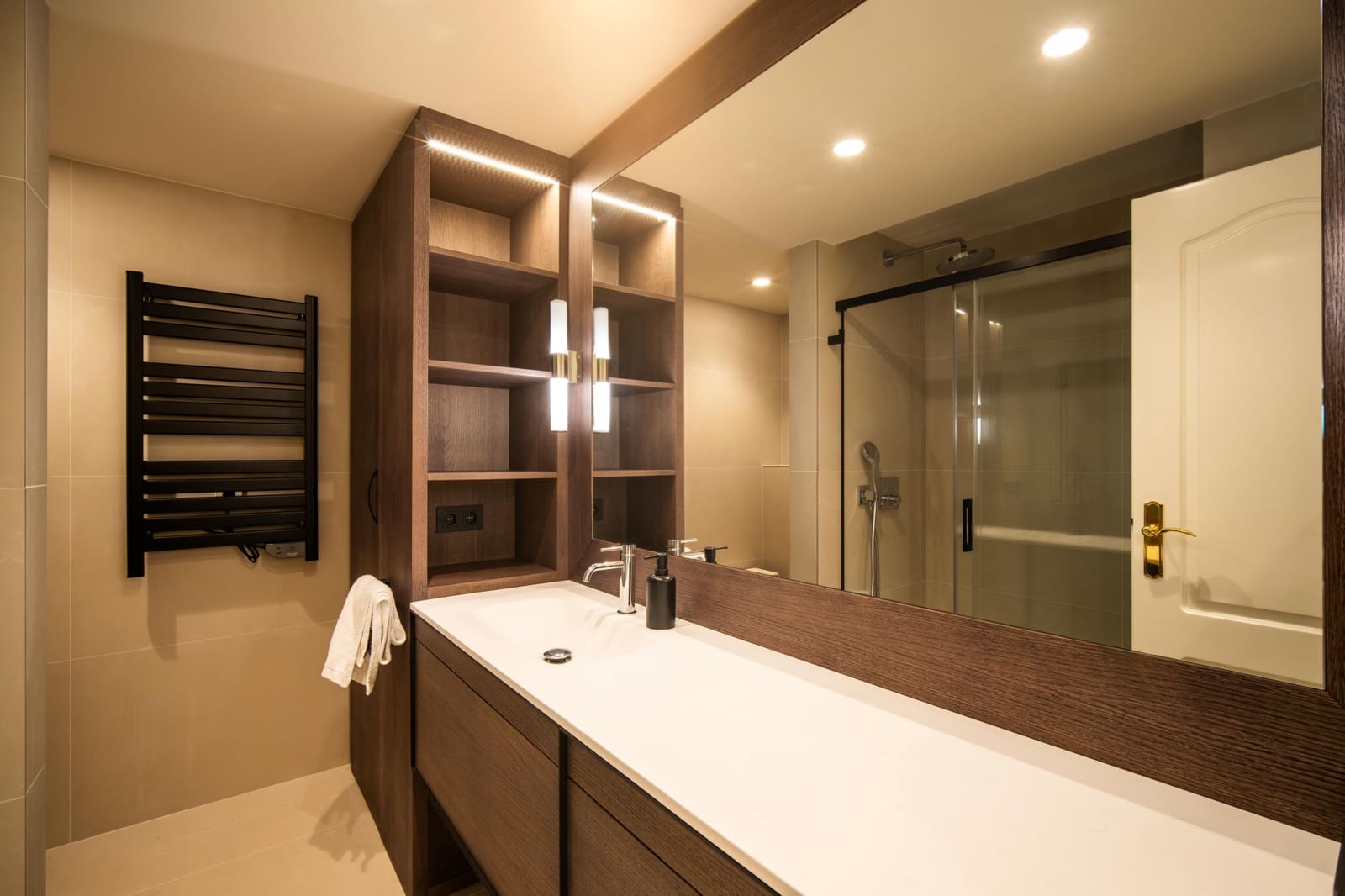 2 slaapkamer Appartement te koop in Marbella met zwembad garage - € 2.600.000 (Ref: 9747744)