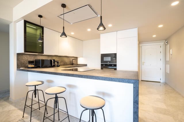 2 sypialnia Apartament na sprzedaż w Marbella z basenem garażem - 2 600 000 € (Ref: 9747744)