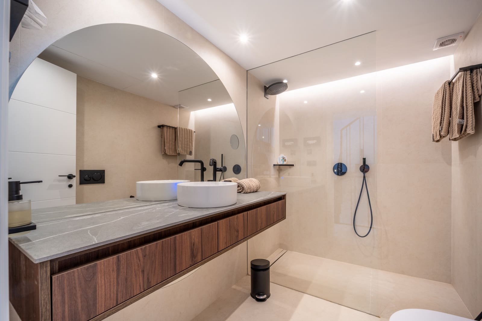 3 soveværelse Byhus til salg i Marbella med swimmingpool garage - € 1.695.000 (Ref: 9751832)