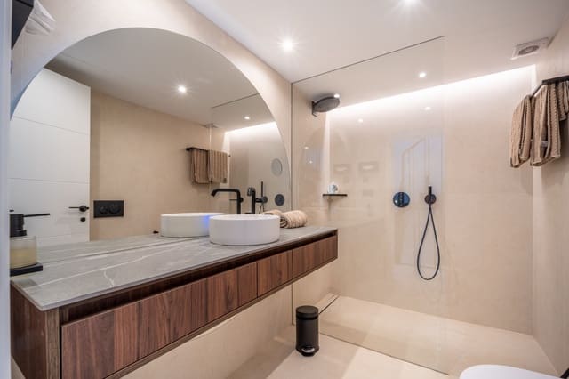 3 chambre Maison de Ville à vendre à Marbella avec piscine garage - 1 695 000 € (Ref: 9751832)