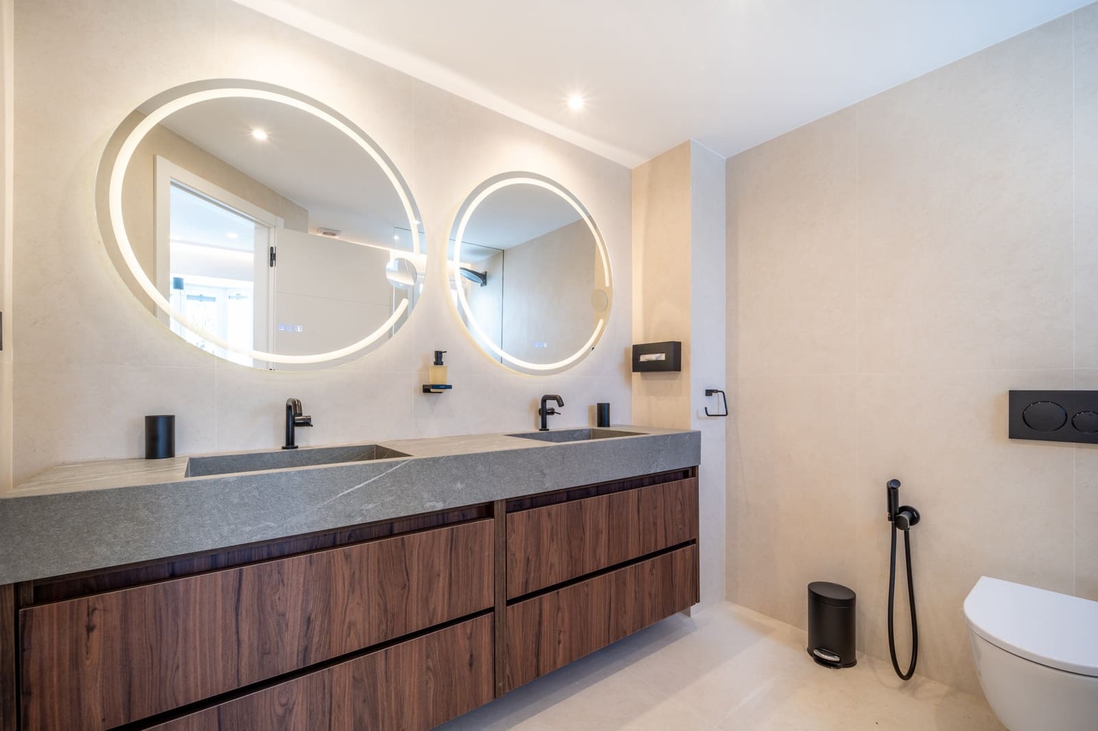 3 soveværelse Byhus til salg i Marbella med swimmingpool garage - € 1.695.000 (Ref: 9751832)