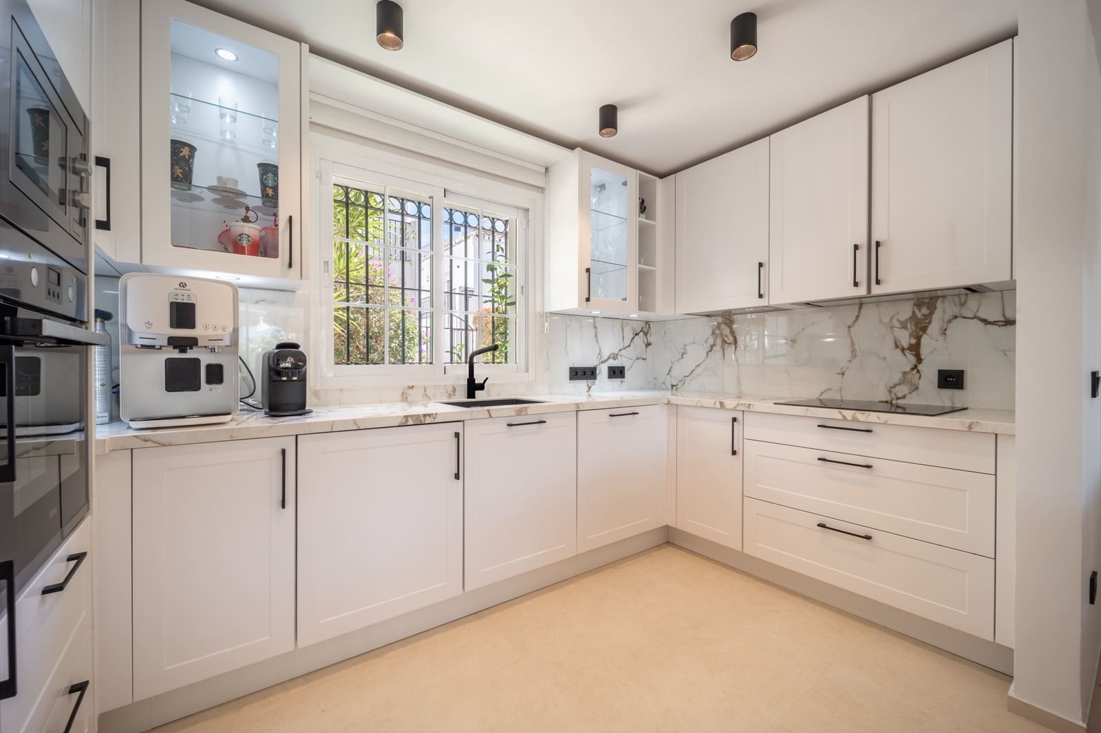 3 soveværelse Byhus til salg i Marbella med swimmingpool garage - € 1.695.000 (Ref: 9751832)