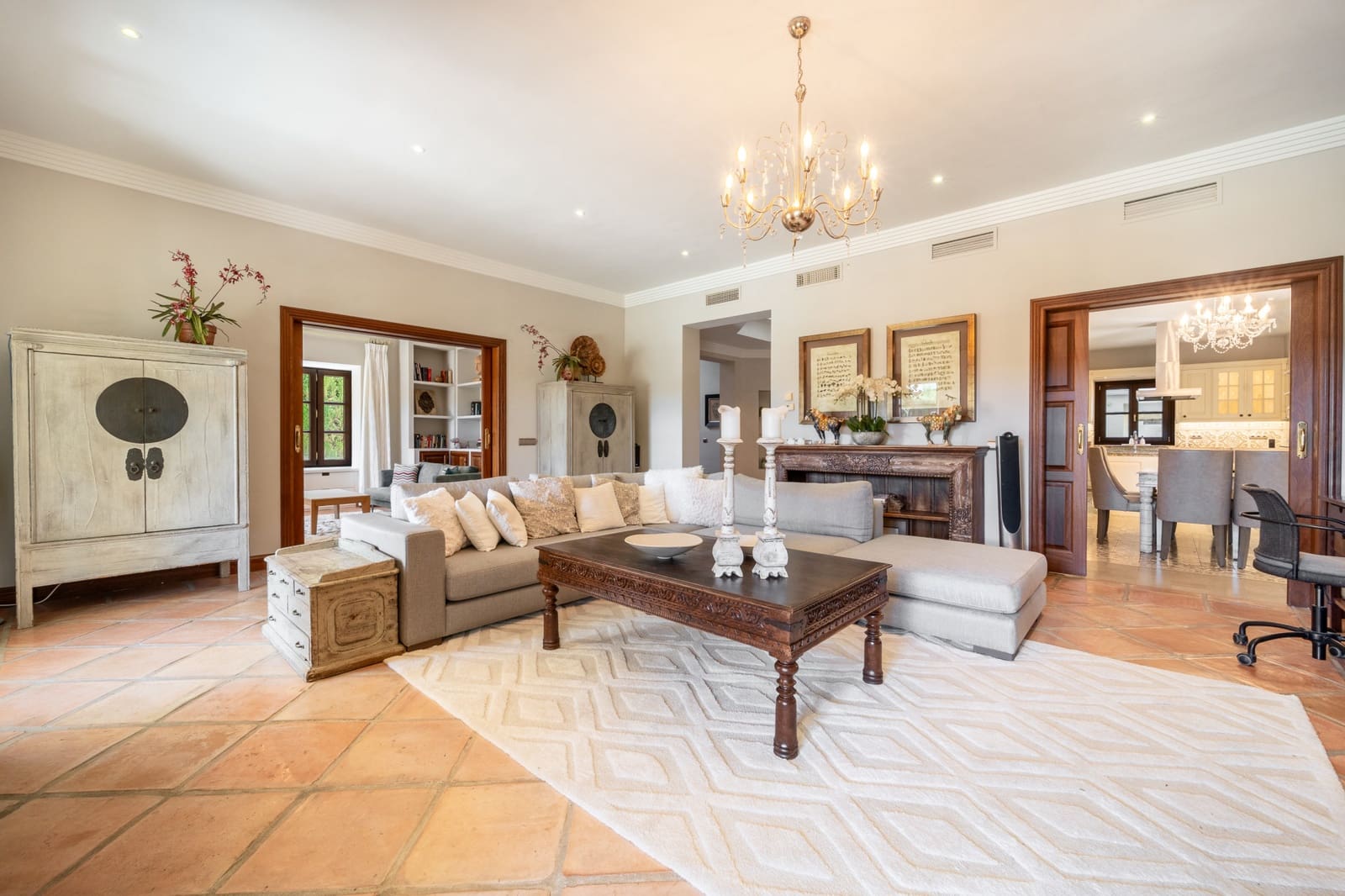 5 sypialnia Willa do wynajęcia w Marbella z basenem garażem - 15 000 € (Ref: 9752467)