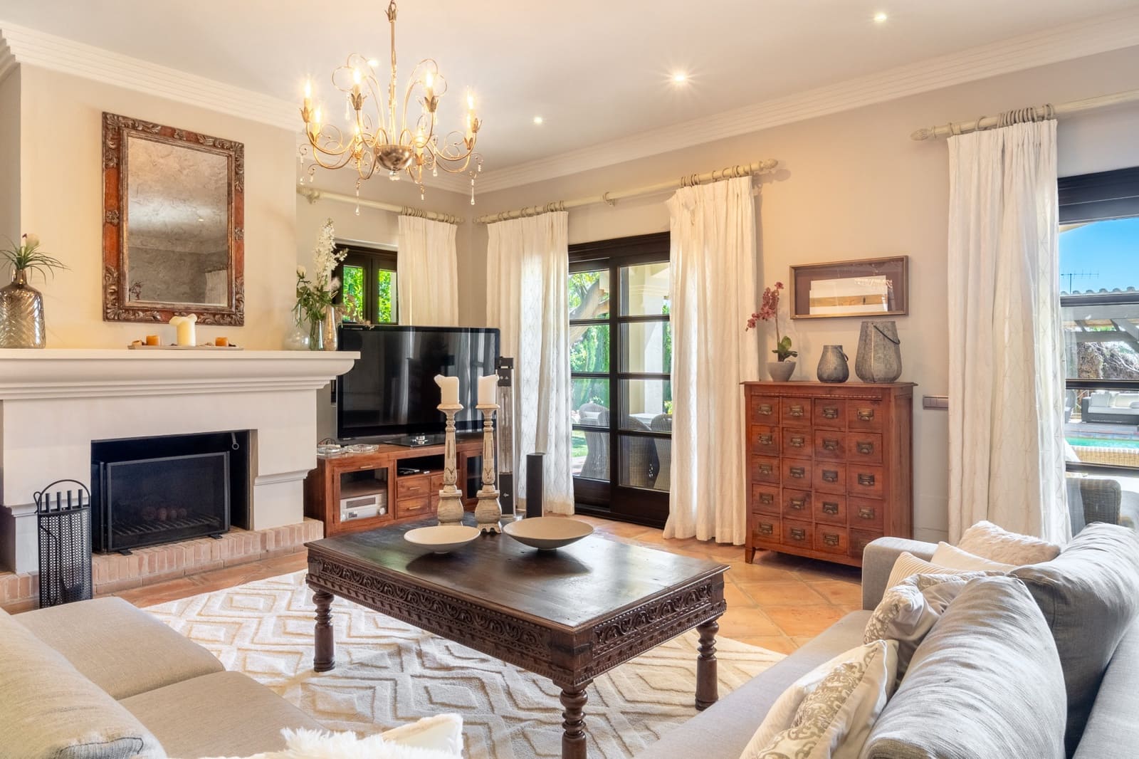 5 sypialnia Willa do wynajęcia w Marbella z basenem garażem - 15 000 € (Ref: 9752467)