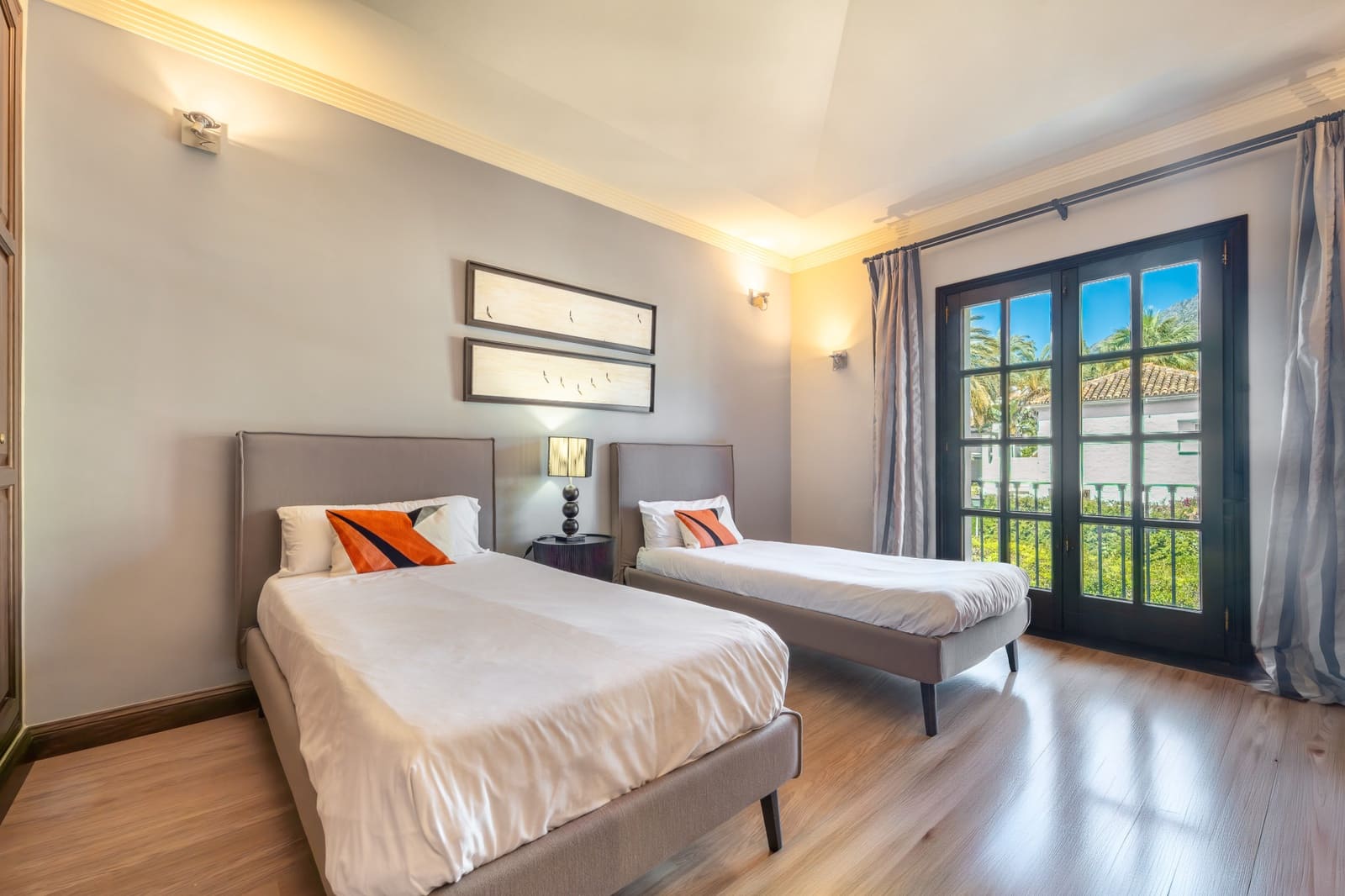 5 soveværelse Villa til leje i Marbella med swimmingpool garage - € 15.000 (Ref: 9752467)