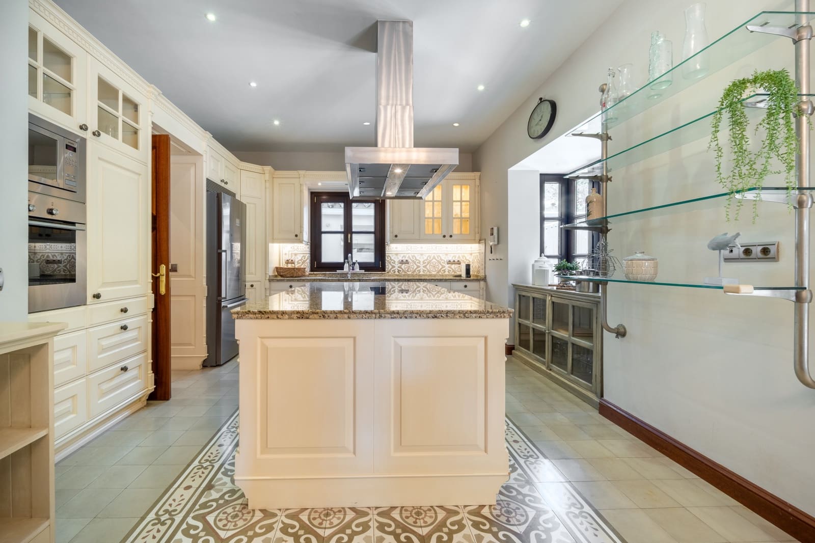 5 soveværelse Villa til leje i Marbella med swimmingpool garage - € 15.000 (Ref: 9752467)