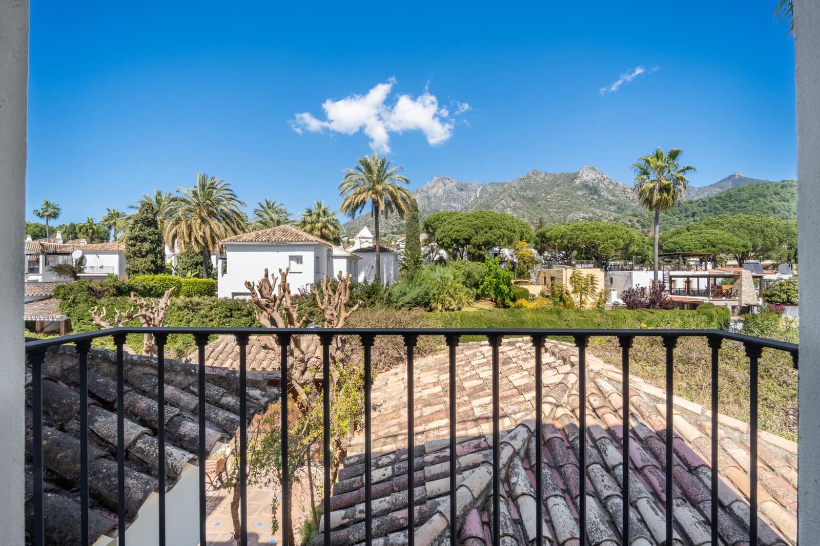 5 soveværelse Villa til leje i Marbella med swimmingpool garage - € 15.000 (Ref: 9752467)