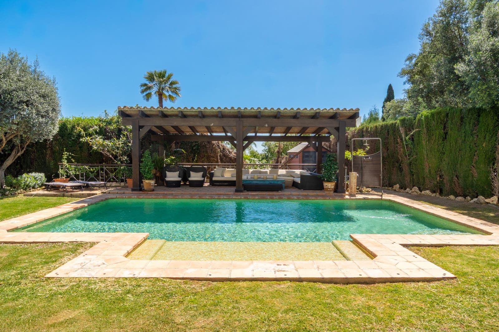 5 soveværelse Villa til leje i Marbella med swimmingpool garage - € 15.000 (Ref: 9752467)