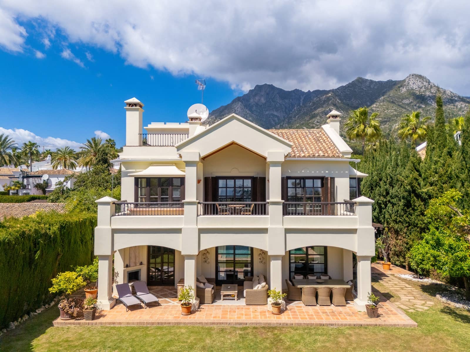 5 soveværelse Villa til leje i Marbella med swimmingpool garage - € 15.000 (Ref: 9752467)