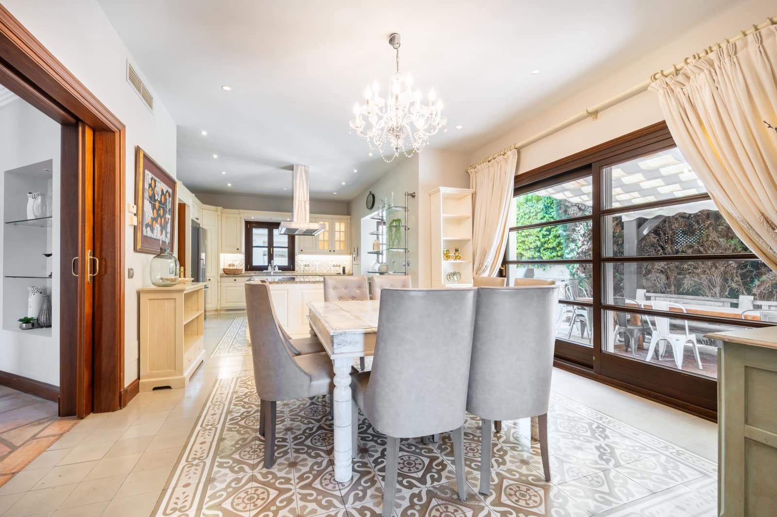 5 soveværelse Villa til leje i Marbella med swimmingpool garage - € 15.000 (Ref: 9752467)