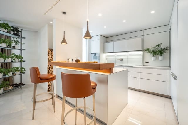 3 bedroom Apartment for sale in Marbella with pool garage - € 2,525,000 (Ref: 9755504)