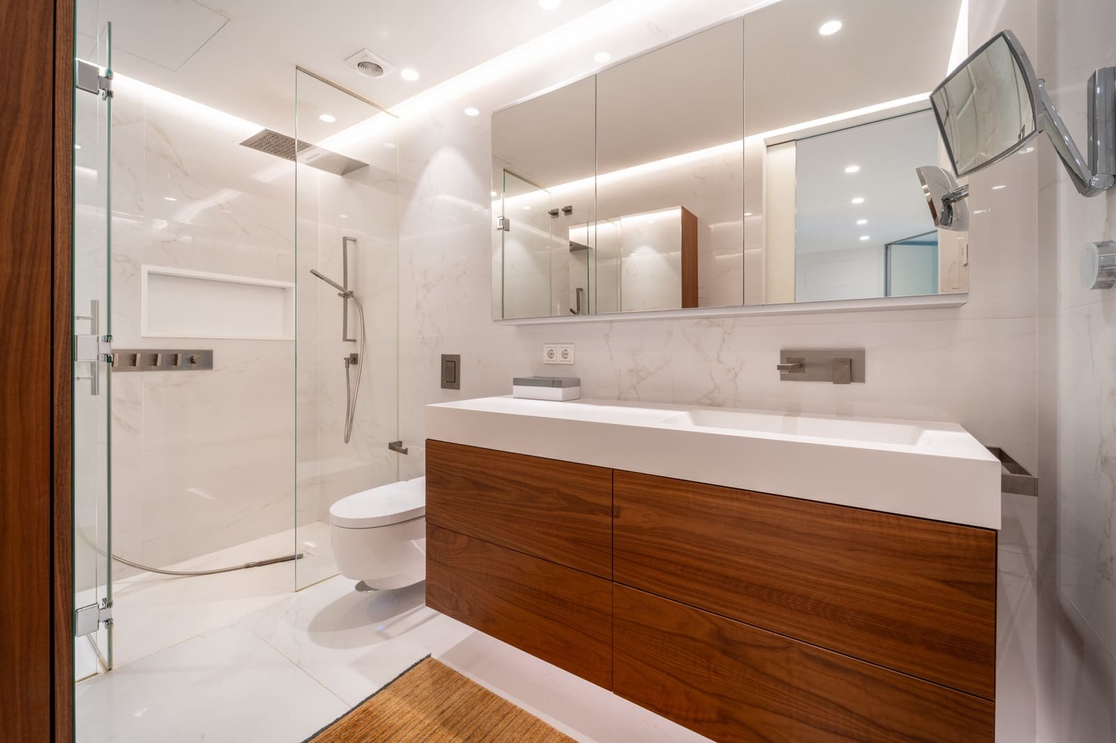 3 bedroom Apartment for sale in Marbella with pool garage - € 2,525,000 (Ref: 9755504)