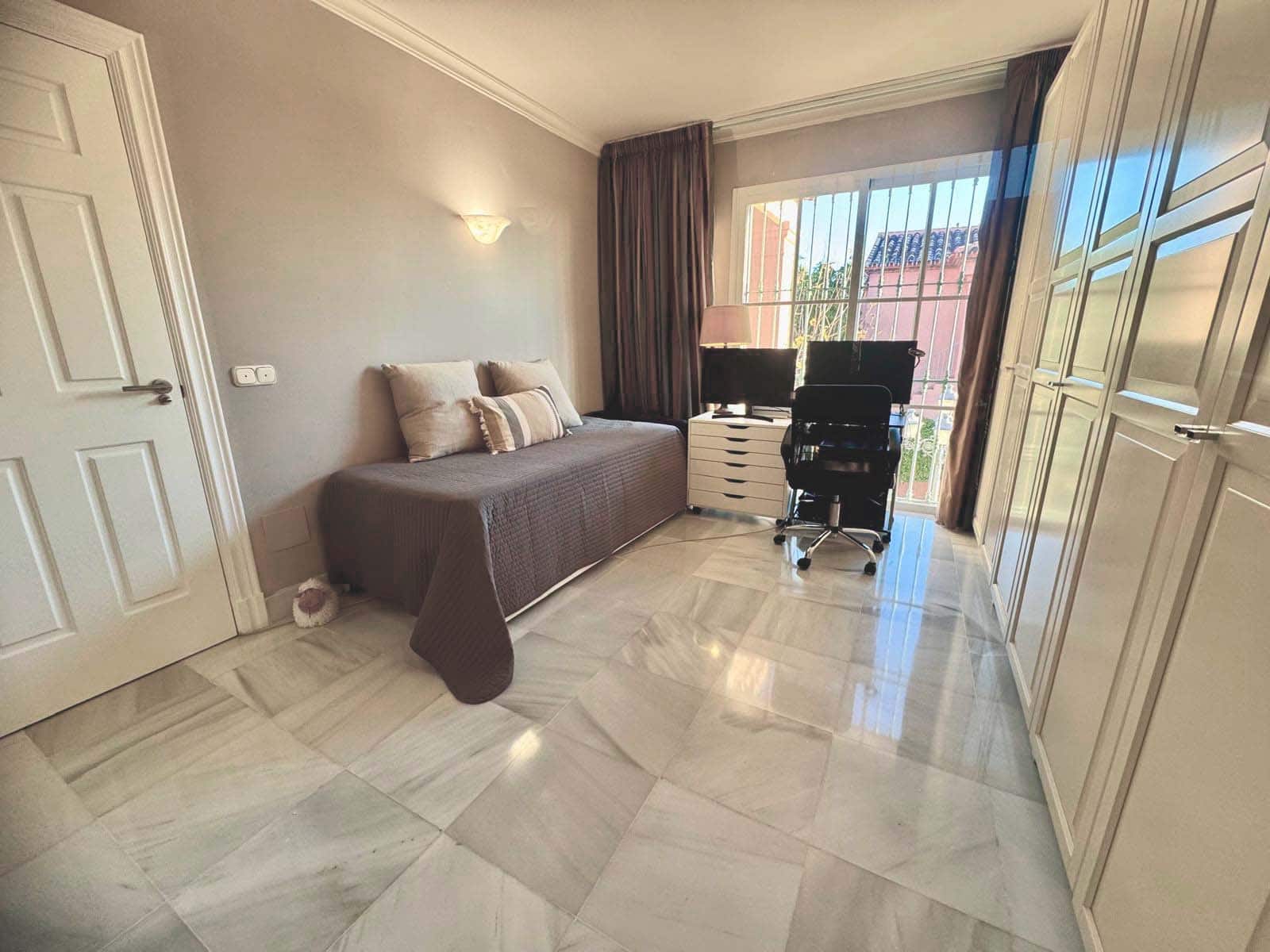 2 bedroom Penthouse for sale in Monte Halcones with pool garage - € 649,000 (Ref: 9758726)