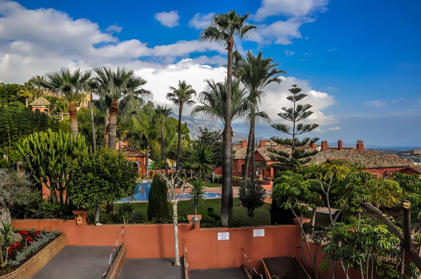 2 bedroom Penthouse for sale in Monte Halcones with pool garage - € 649,000 (Ref: 9758726)