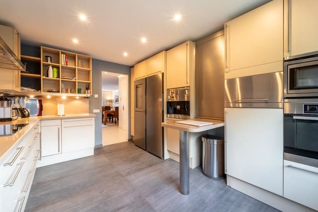 3 soverom Penthouse til salgs i Marbella med svømmebasseng garasje - € 6 450 000 (Ref: 9770408)