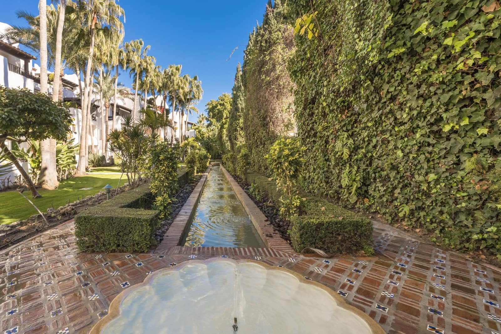 Ático de 3 habitaciones en Marbella en venta con piscina garaje - 6.450.000 € (Ref: 9770408)