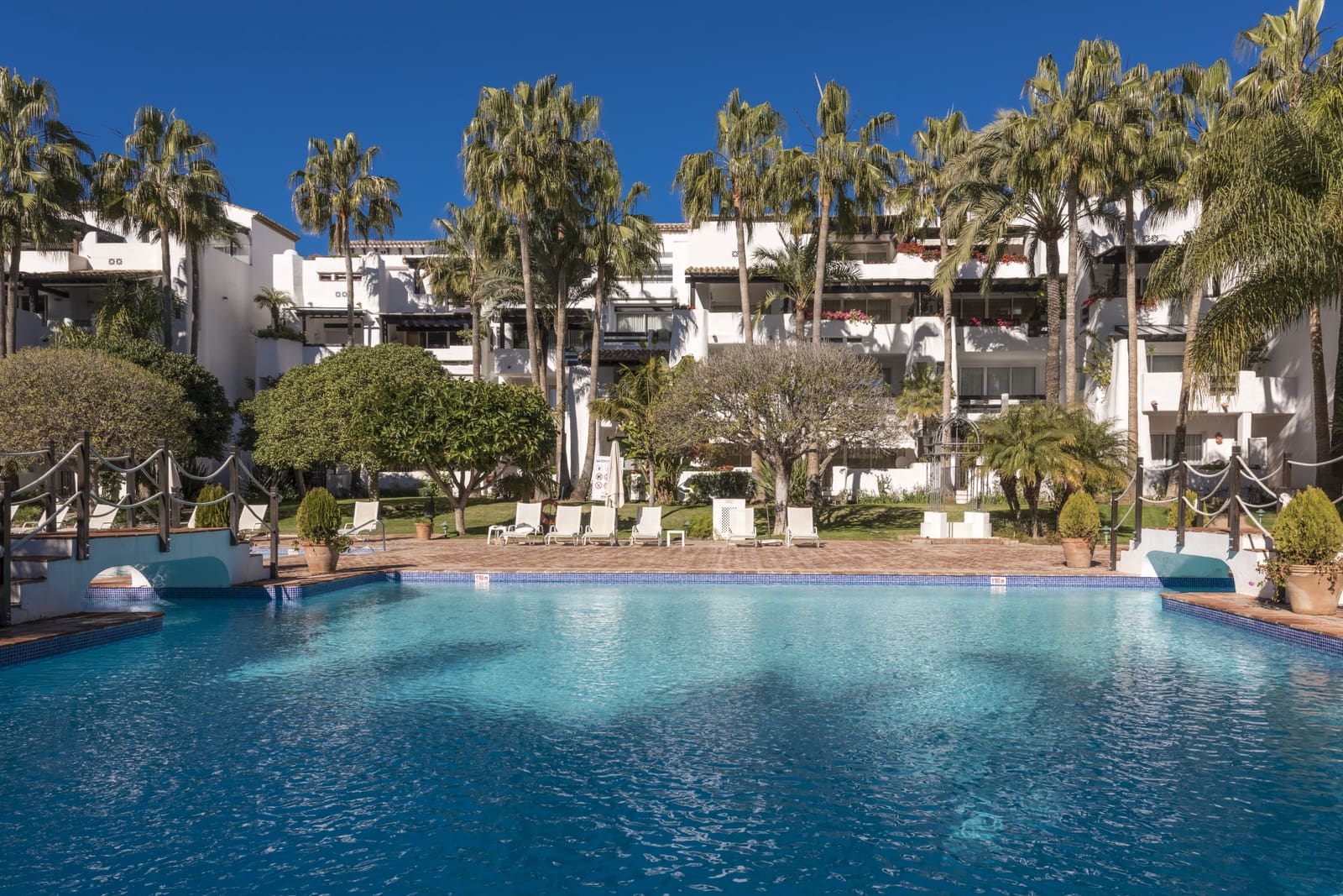 Ático de 3 habitaciones en Marbella en venta con piscina garaje - 6.450.000 € (Ref: 9770408)