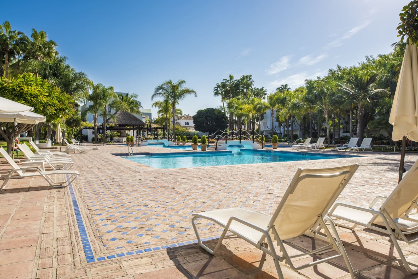 3 soverom Penthouse til salgs i Marbella med svømmebasseng garasje - € 6 450 000 (Ref: 9770408)