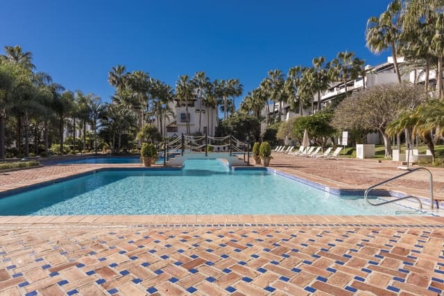 3 bedroom Penthouse for sale in Marbella with pool garage - € 6,250,000 (Ref: 9770408)