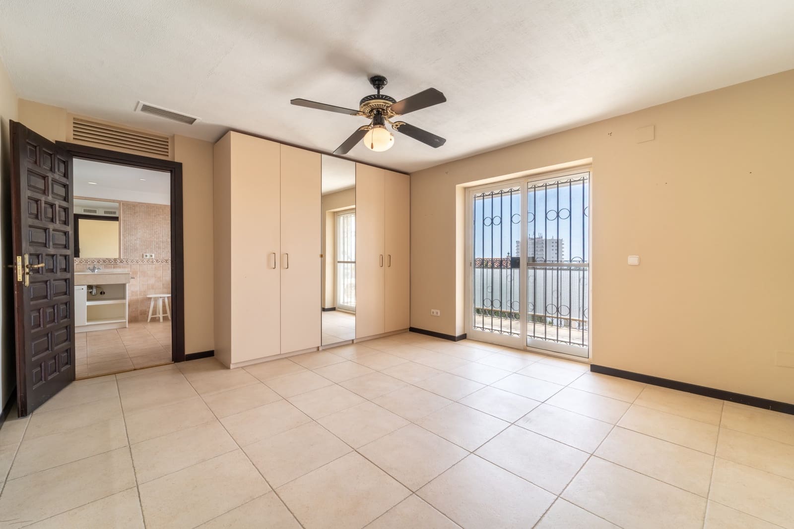 4 bedroom Villa for sale in Nueva Andalucia with pool garage - € 2,195,000 (Ref: 9770409)