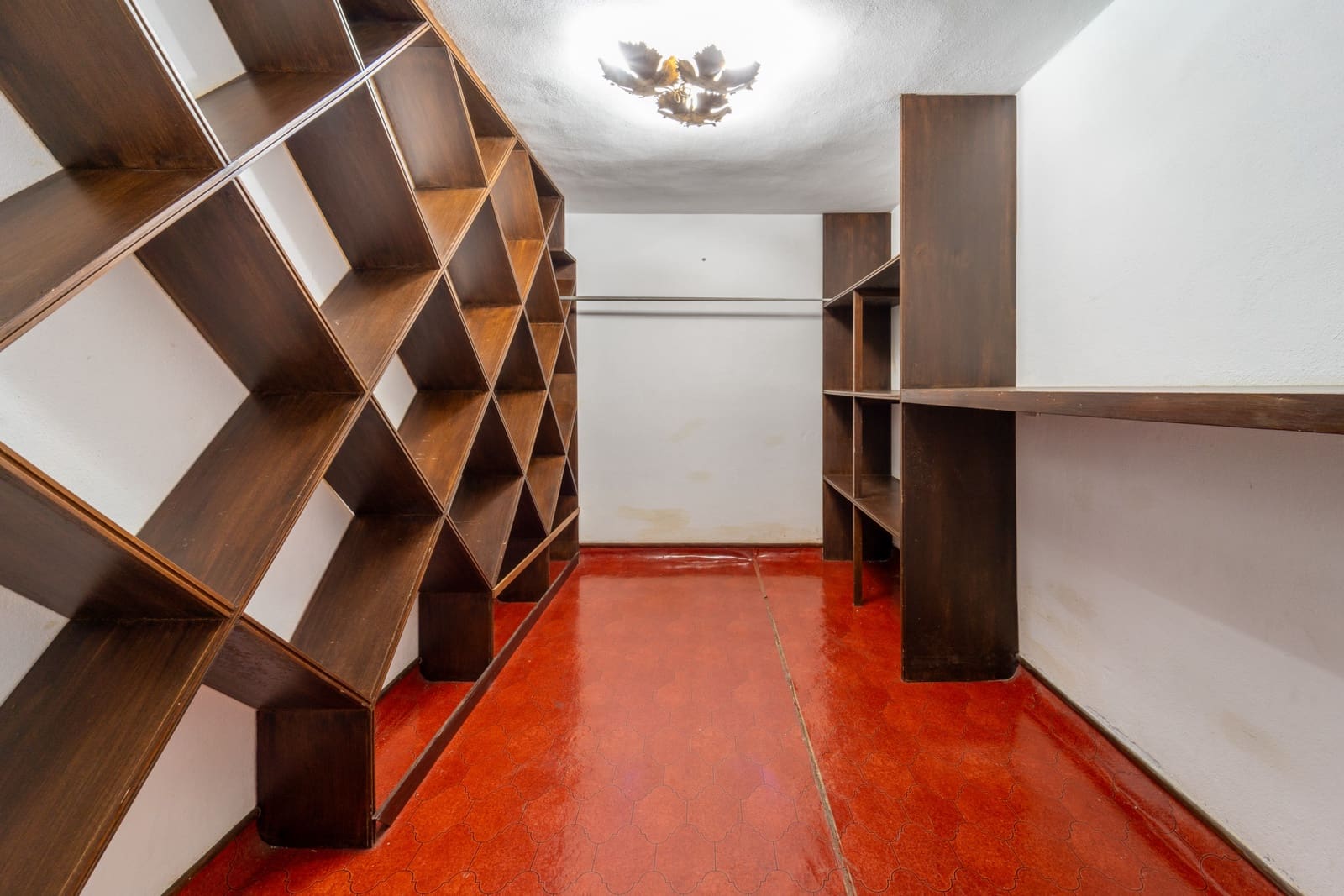 4 bedroom Villa for sale in Nueva Andalucia with pool garage - € 2,195,000 (Ref: 9770409)