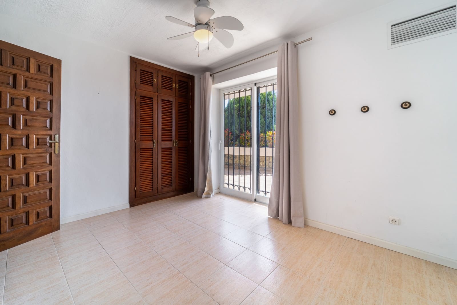 4 bedroom Villa for sale in Nueva Andalucia with pool garage - € 2,195,000 (Ref: 9770409)