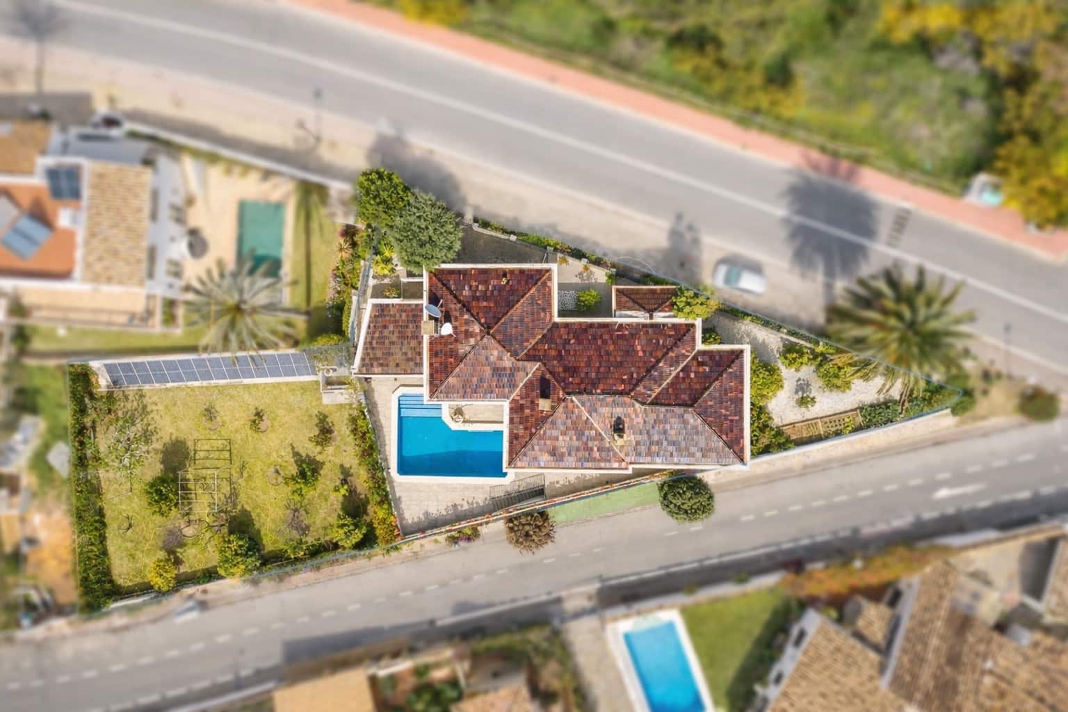 4 Zimmer Villa zu verkaufen in Nueva Andalucia mit Pool Garage - 2.195.000 € (Ref: 9770409)