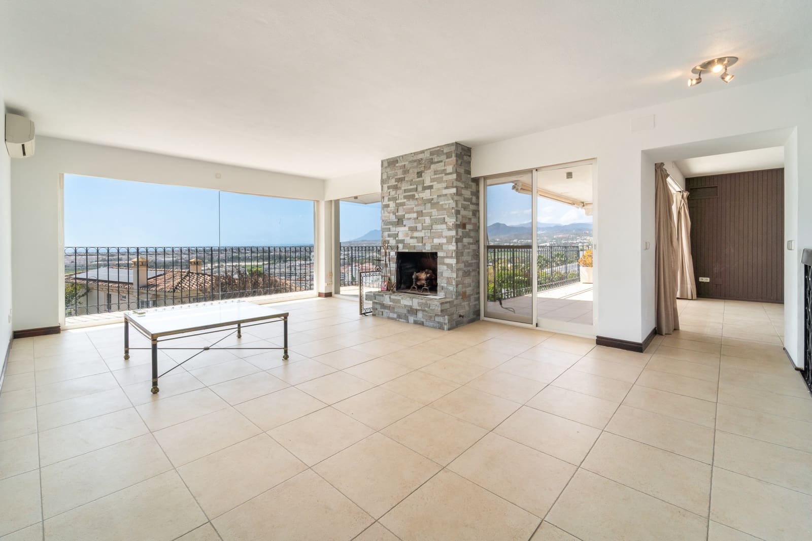 4 Zimmer Villa zu verkaufen in Nueva Andalucia mit Pool Garage - 2.195.000 € (Ref: 9770409)