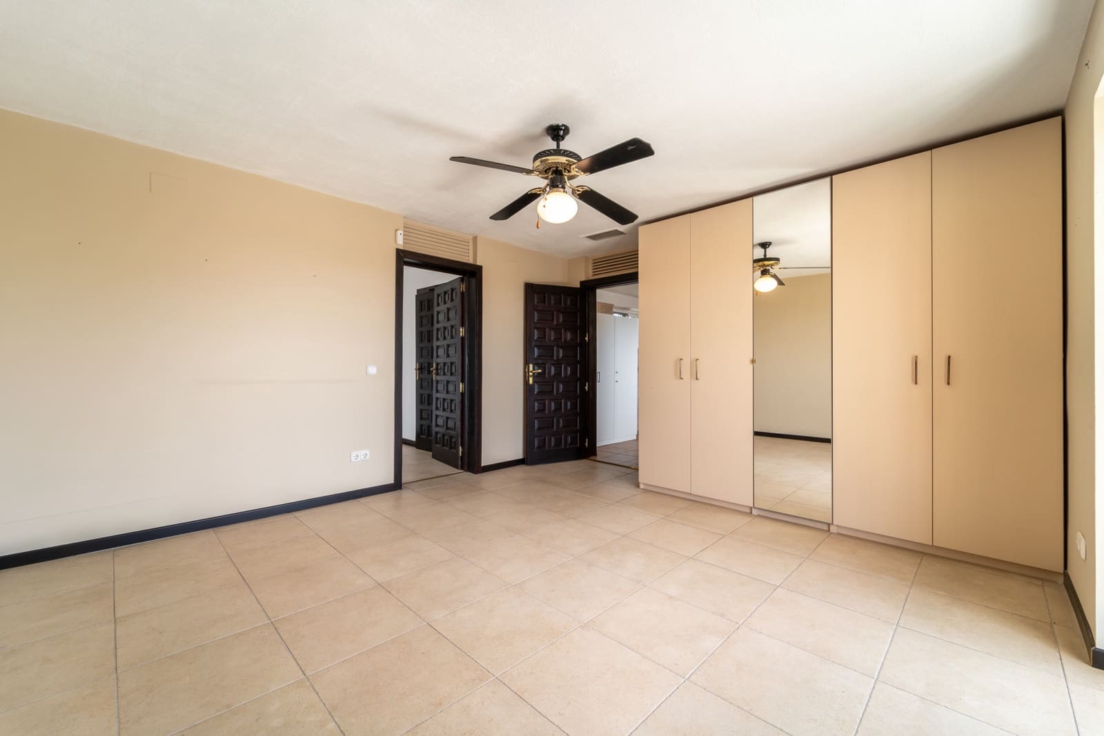 4 Zimmer Villa zu verkaufen in Nueva Andalucia mit Pool Garage - 2.195.000 € (Ref: 9770409)