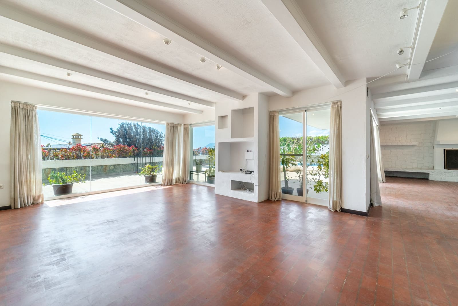 4 Zimmer Villa zu verkaufen in Nueva Andalucia mit Pool Garage - 2.195.000 € (Ref: 9770409)