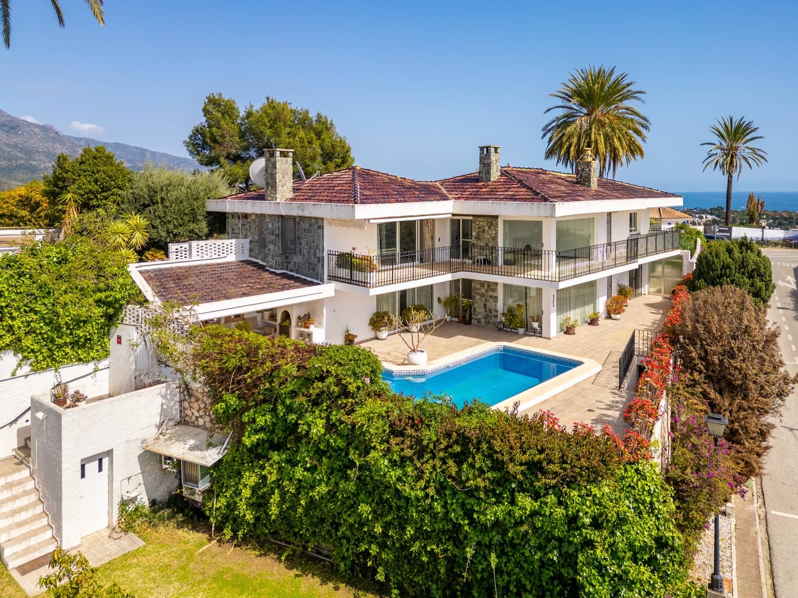 4 Zimmer Villa zu verkaufen in Nueva Andalucia mit Pool Garage - 2.195.000 € (Ref: 9770409)
