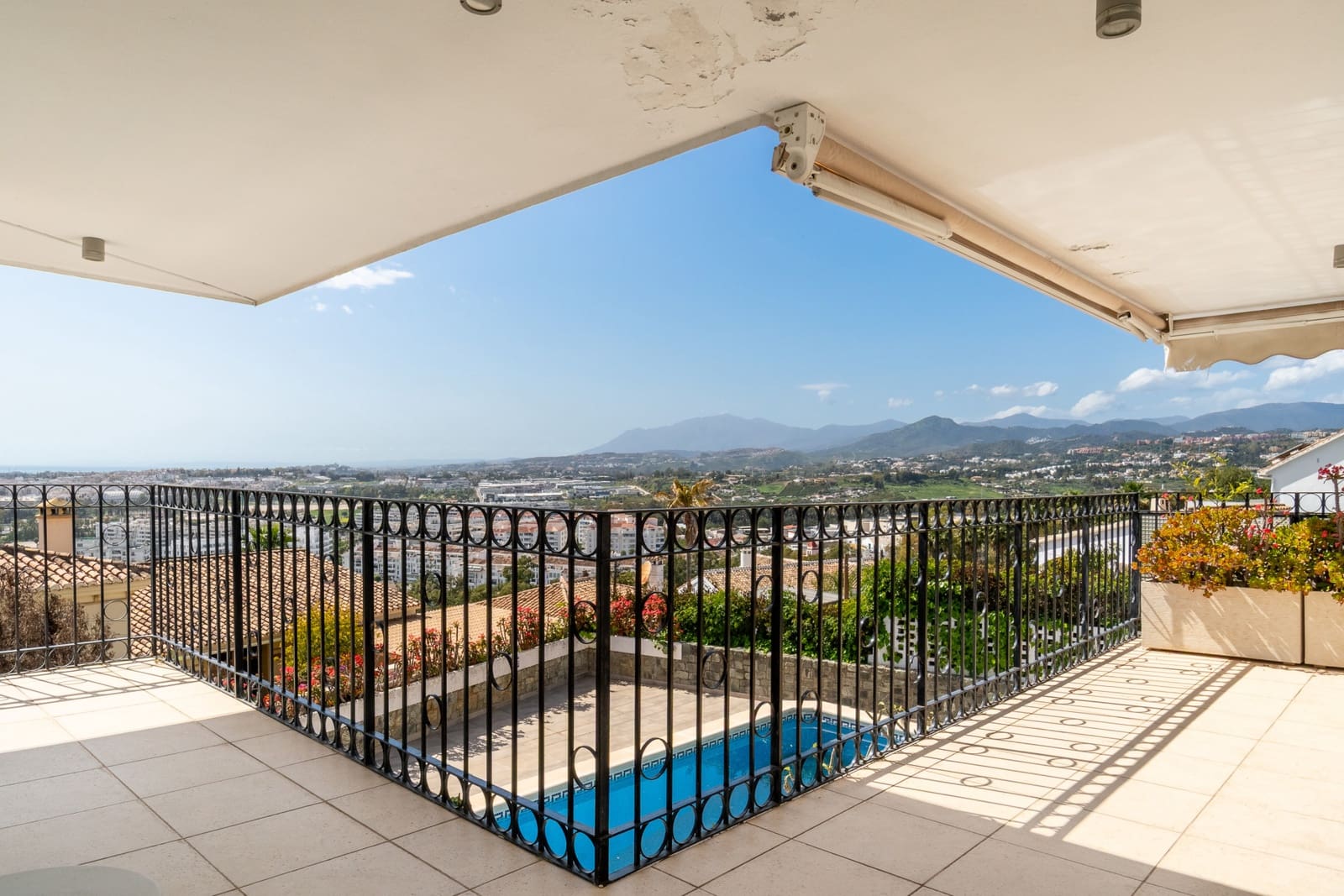 4 Zimmer Villa zu verkaufen in Nueva Andalucia mit Pool Garage - 2.195.000 € (Ref: 9770409)