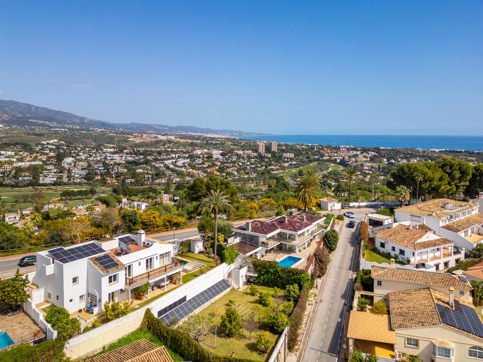4 Zimmer Villa zu verkaufen in Nueva Andalucia mit Pool Garage - 2.195.000 € (Ref: 9770409)