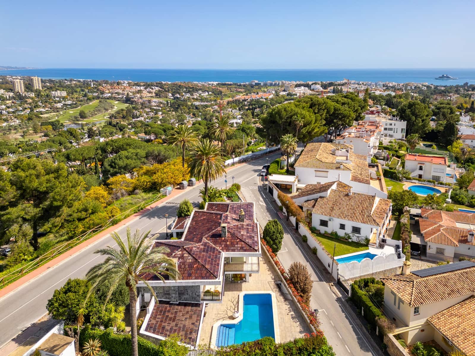 4 Zimmer Villa zu verkaufen in Nueva Andalucia mit Pool Garage - 2.195.000 € (Ref: 9770409)