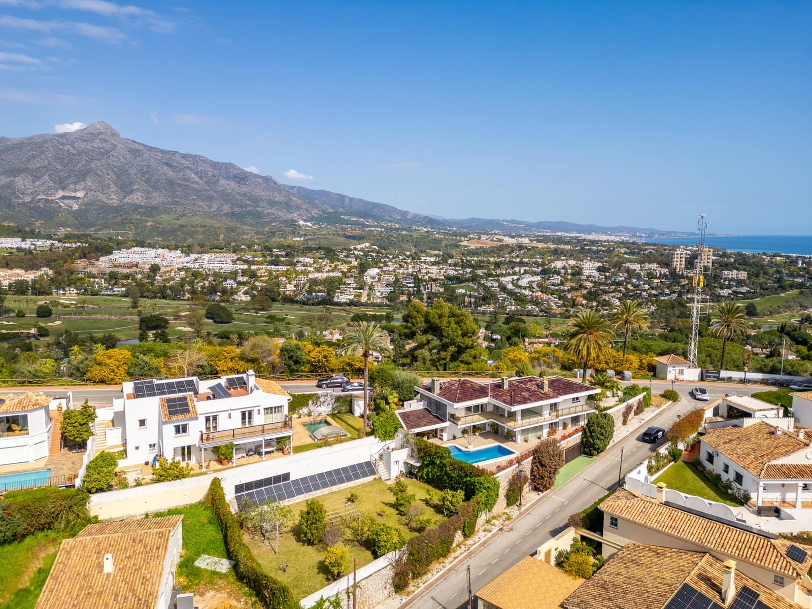 4 Zimmer Villa zu verkaufen in Nueva Andalucia mit Pool Garage - 2.195.000 € (Ref: 9770409)