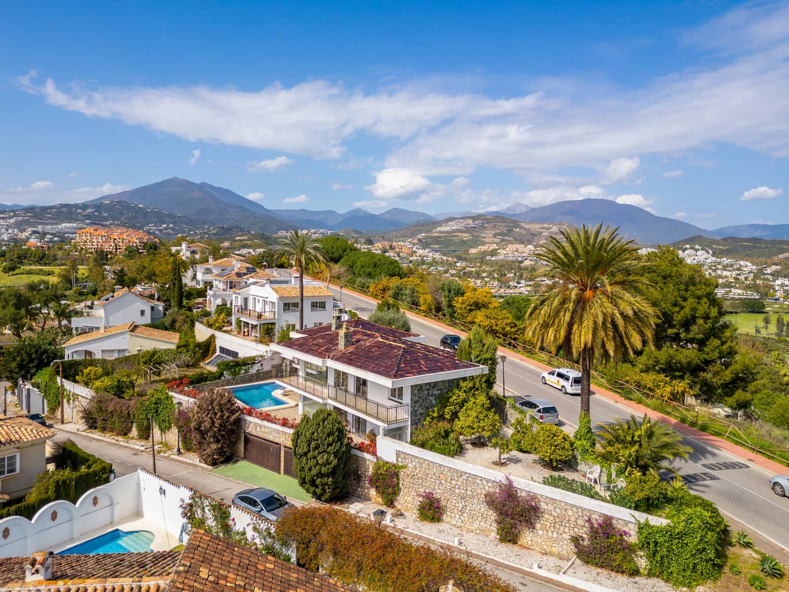 4 Zimmer Villa zu verkaufen in Nueva Andalucia mit Pool Garage - 2.195.000 € (Ref: 9770409)