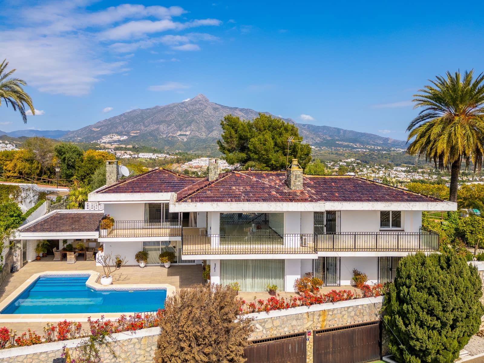 4 Zimmer Villa zu verkaufen in Nueva Andalucia mit Pool Garage - 2.195.000 € (Ref: 9770409)