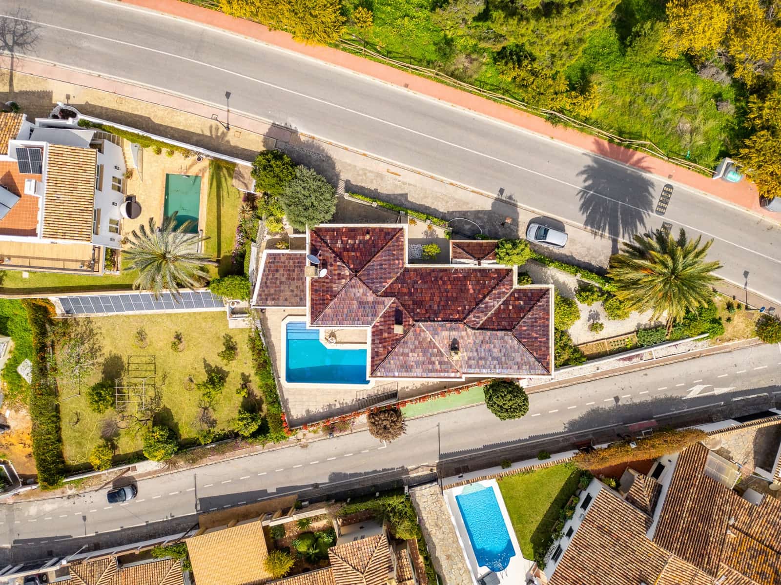4 Zimmer Villa zu verkaufen in Nueva Andalucia mit Pool Garage - 2.195.000 € (Ref: 9770409)
