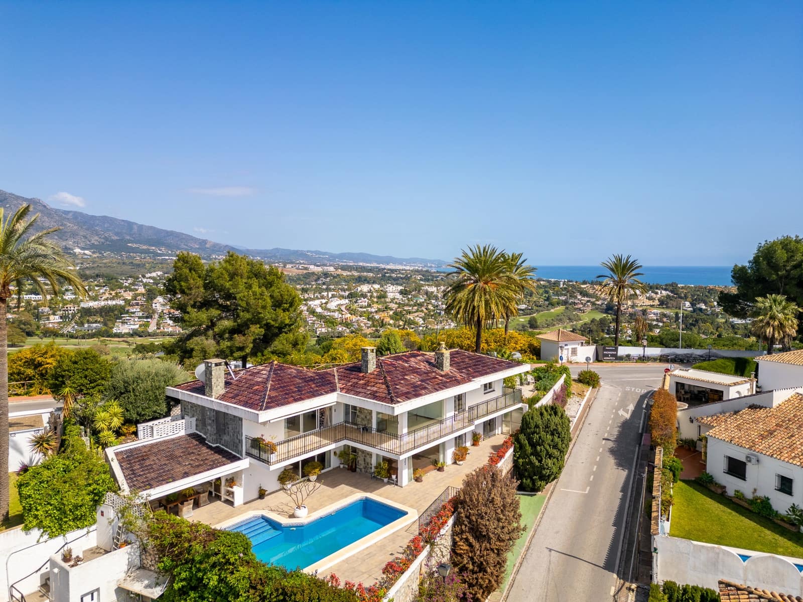 4 Zimmer Villa zu verkaufen in Nueva Andalucia mit Pool Garage - 2.195.000 € (Ref: 9770409)