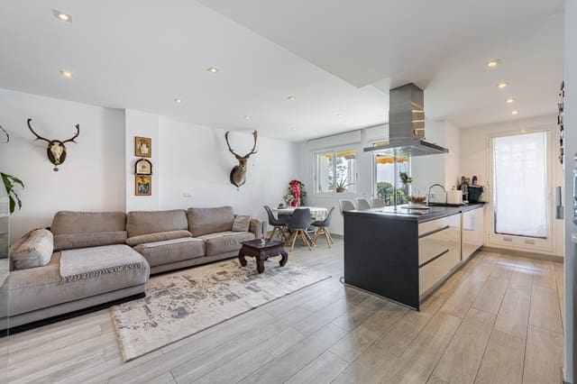 3 soveværelse Penthouse til leje i Marbella med swimmingpool garage - € 3.000 (Ref: 9775883)