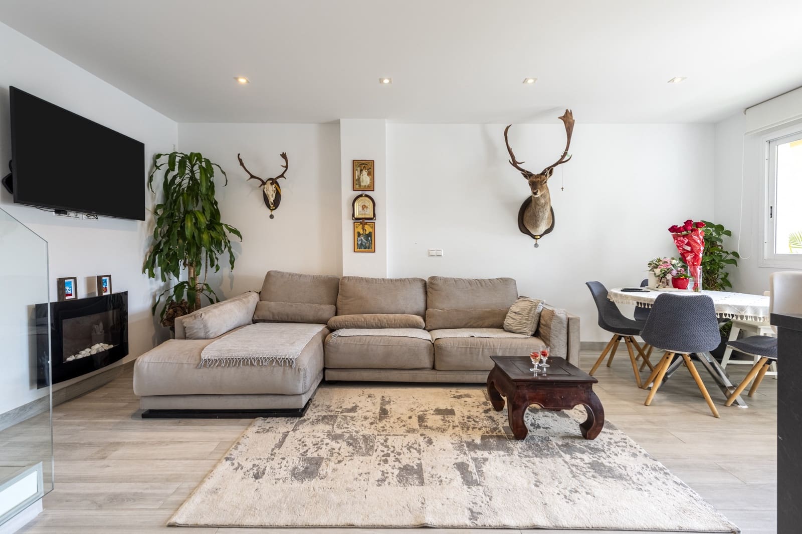 3 soveværelse Penthouse til leje i Marbella med swimmingpool garage - € 3.000 (Ref: 9775883)