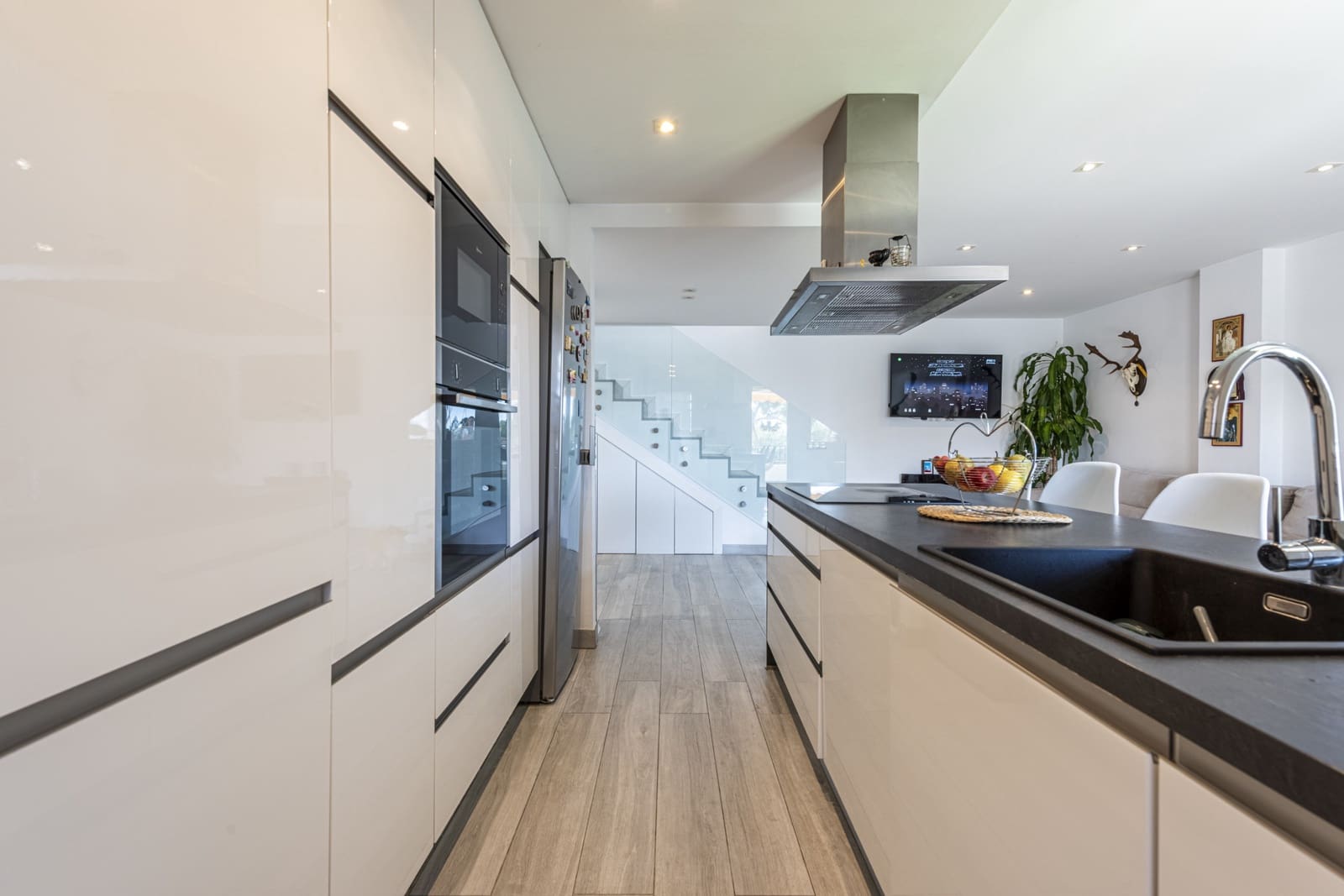 3 soveværelse Penthouse til leje i Marbella med swimmingpool garage - € 3.000 (Ref: 9775883)