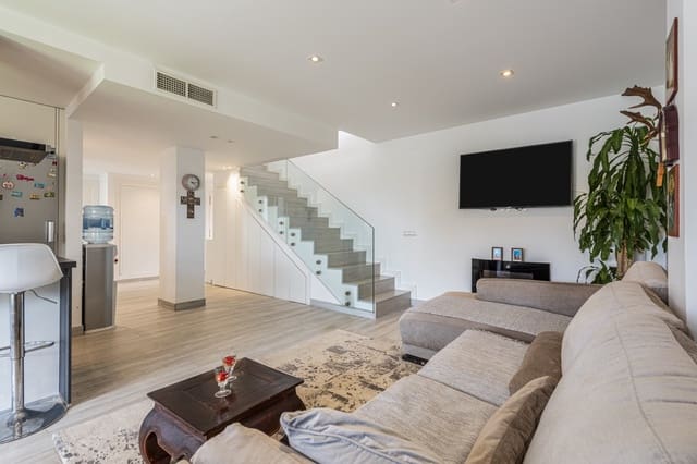 3 soveværelse Penthouse til leje i Marbella med swimmingpool garage - € 3.000 (Ref: 9775883)