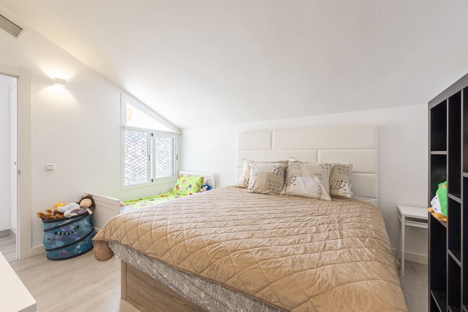 3 soveværelse Penthouse til leje i Marbella med swimmingpool garage - € 3.000 (Ref: 9775883)