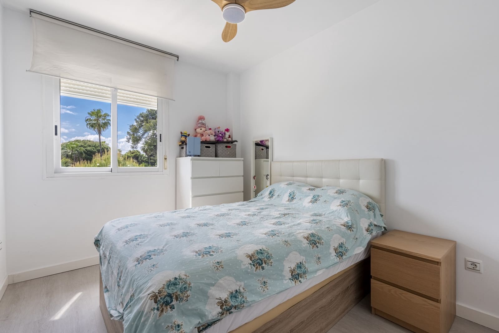 3 soveværelse Penthouse til leje i Marbella med swimmingpool garage - € 3.000 (Ref: 9775883)