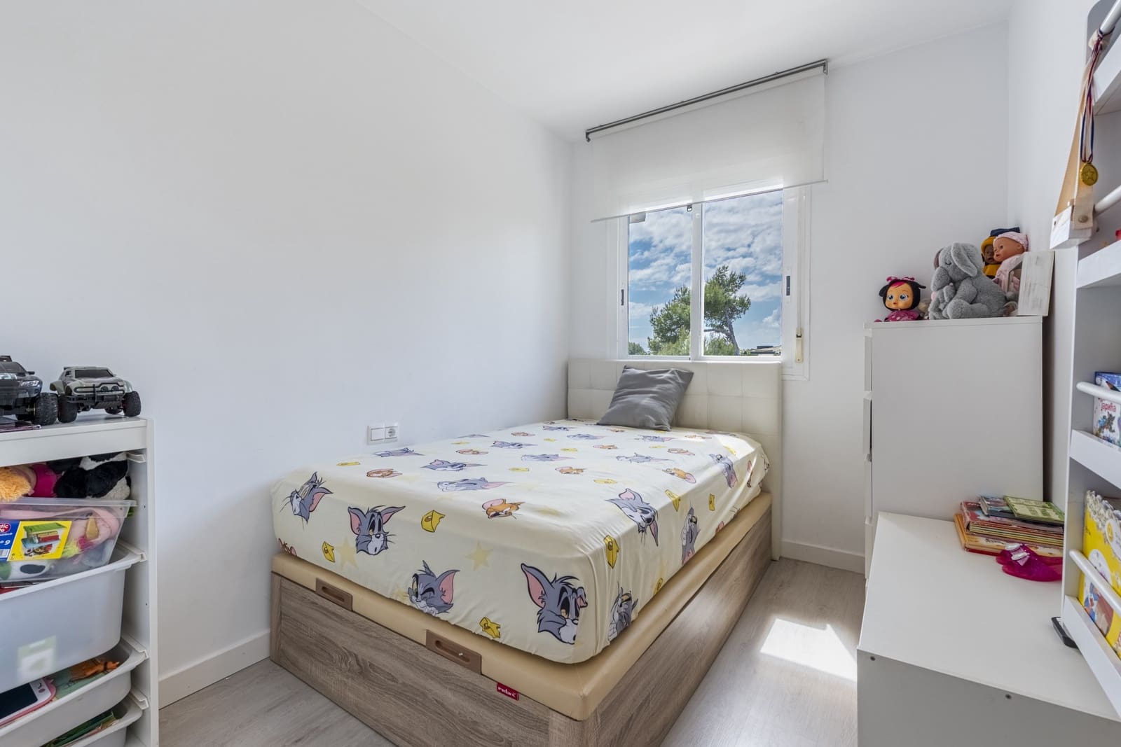 3 soveværelse Penthouse til leje i Marbella med swimmingpool garage - € 3.000 (Ref: 9775883)