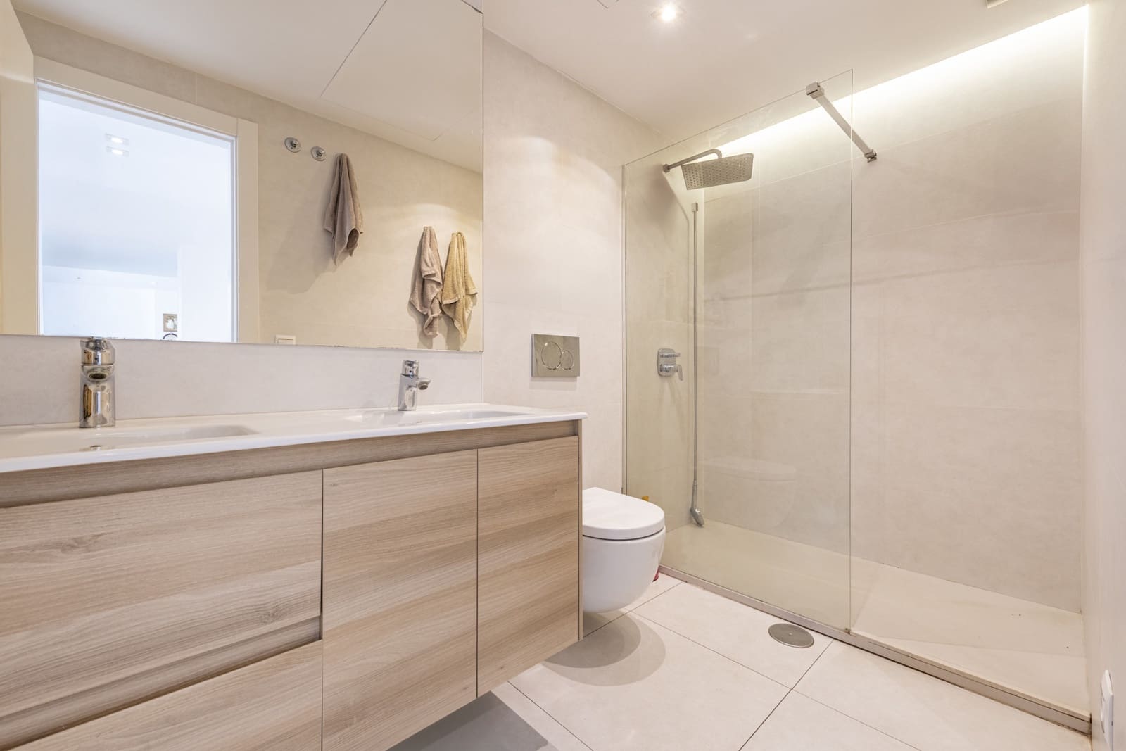 3 soveværelse Penthouse til leje i Marbella med swimmingpool garage - € 3.000 (Ref: 9775883)