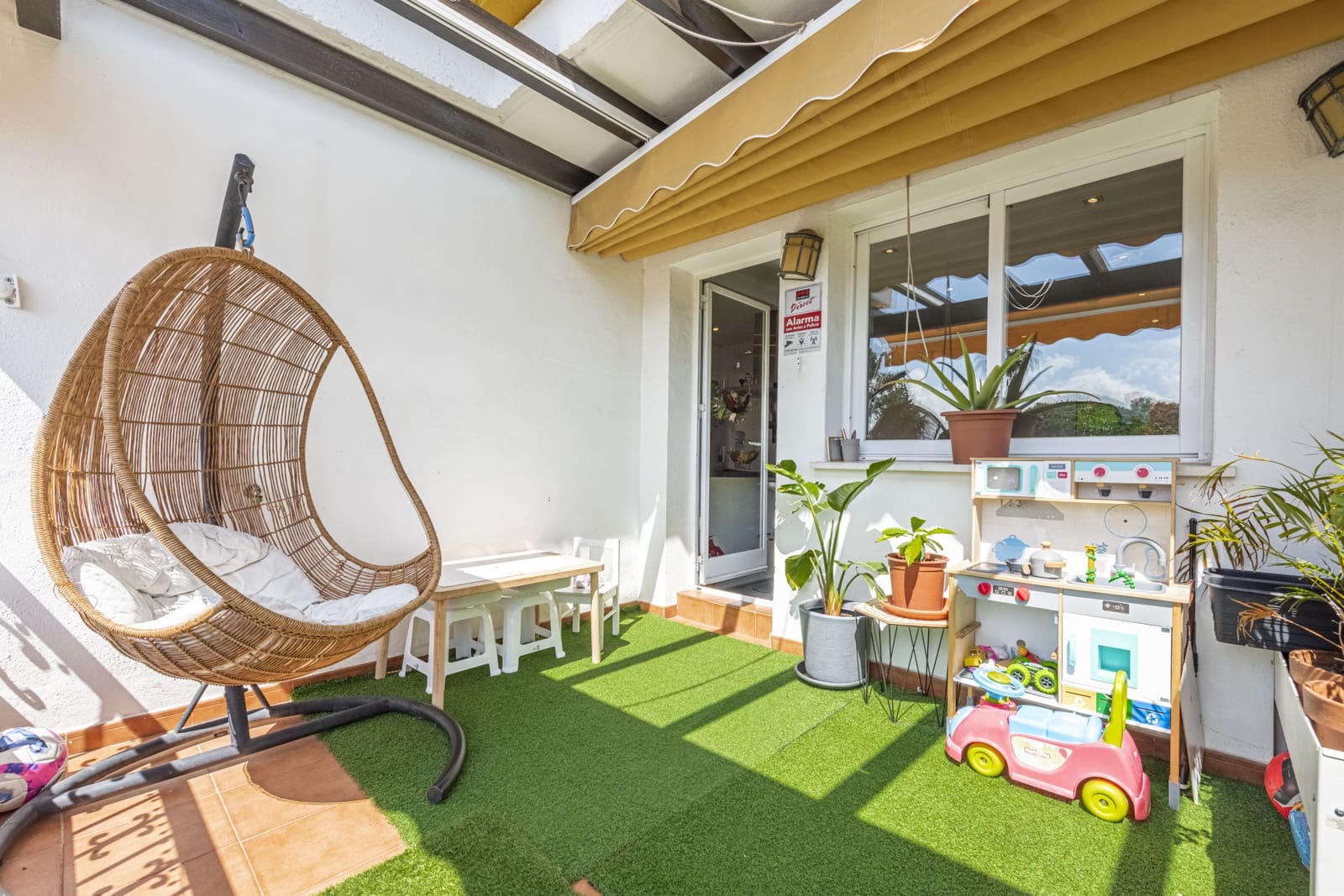 3 soveværelse Penthouse til leje i Marbella med swimmingpool garage - € 3.000 (Ref: 9775883)