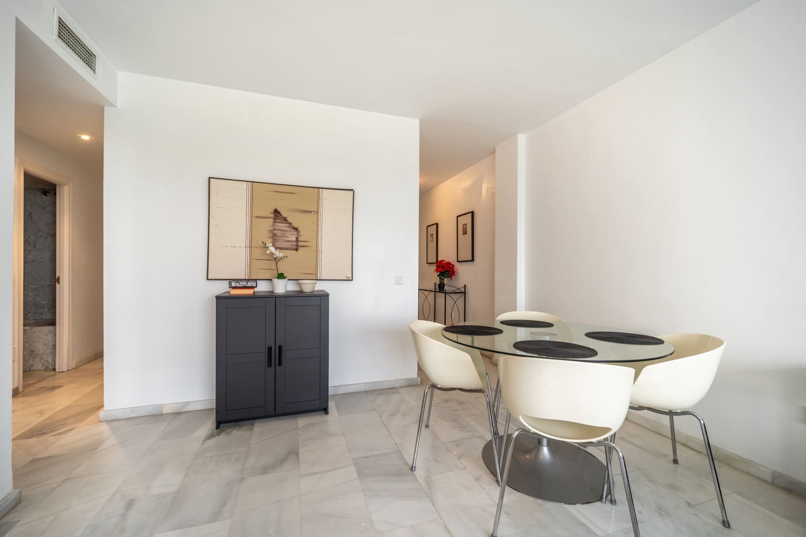 2 sypialnia Apartament na sprzedaż w Marbella z basenem garażem - 695 000 € (Ref: 9777850)